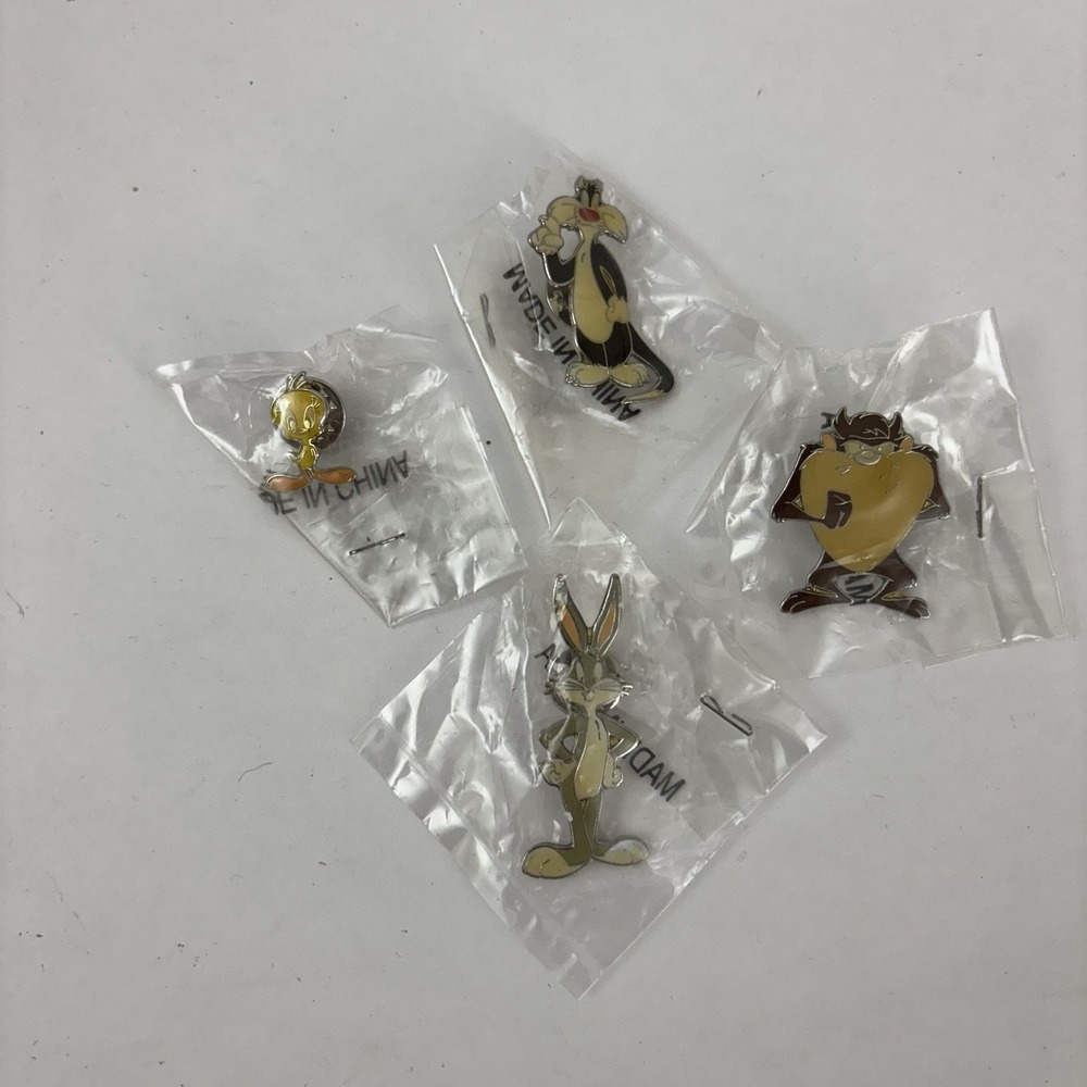 VTG Looney Tunes Lapel Pin Lot (4) Bugs, Tweety, Tas, Sylvester 90's